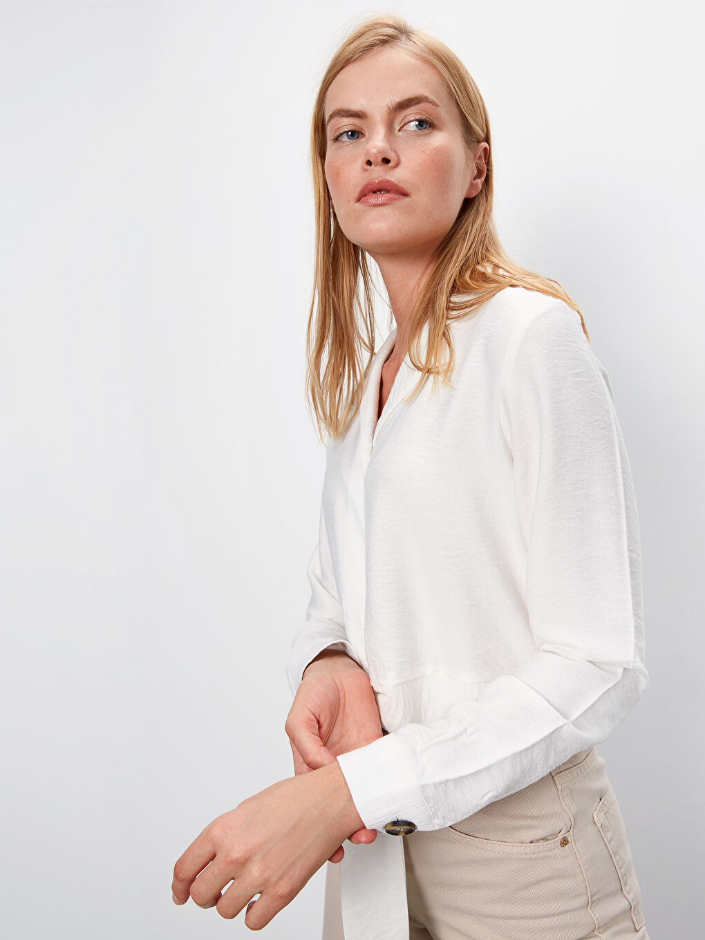 Ekru Önden Bağlamalı Uzun Kollu Kadın Düz Gömlek