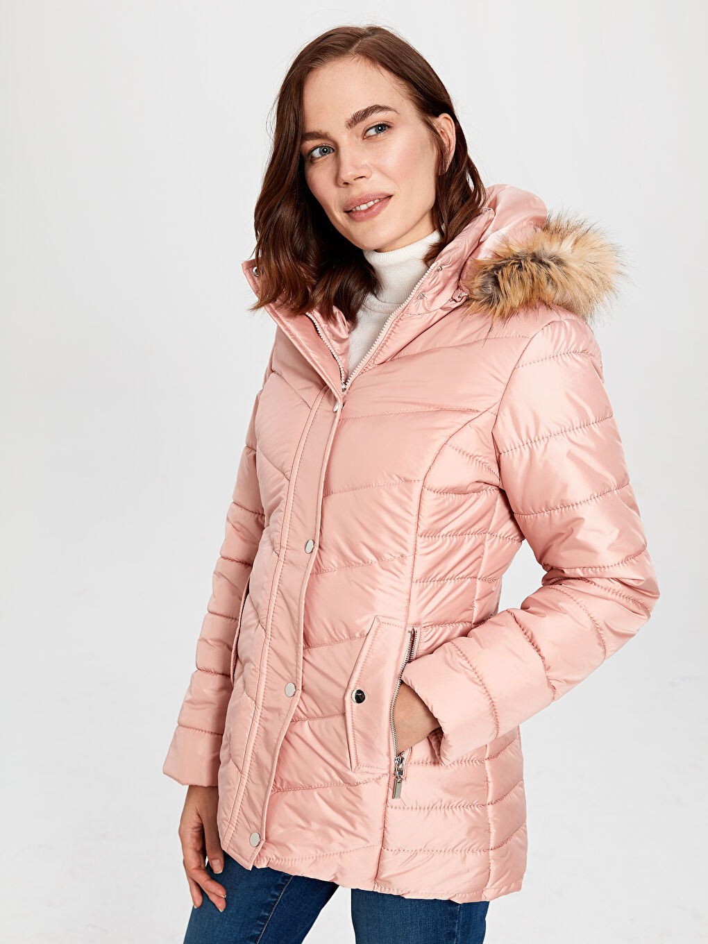 Женский пуховик с капюшоном и длинным рукавом-1