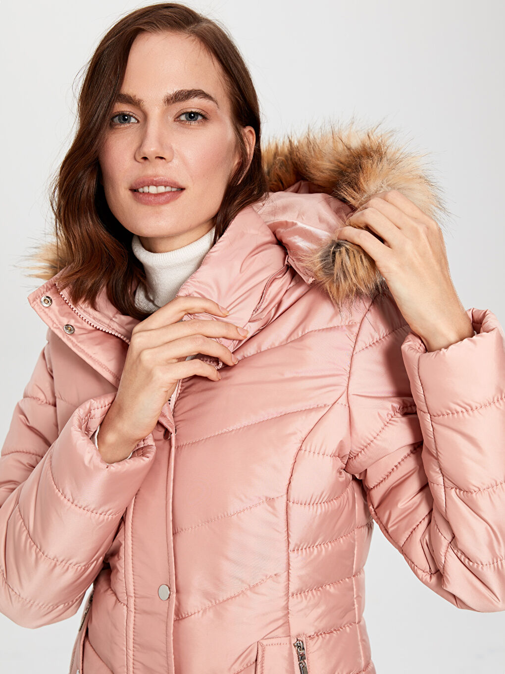 Женский пуховик с капюшоном и длинным рукавом-4