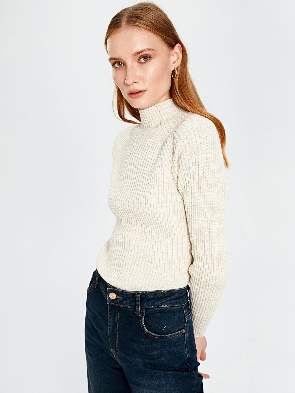 Ekru Yarım Balıkçı Yaka Kadın Kazak