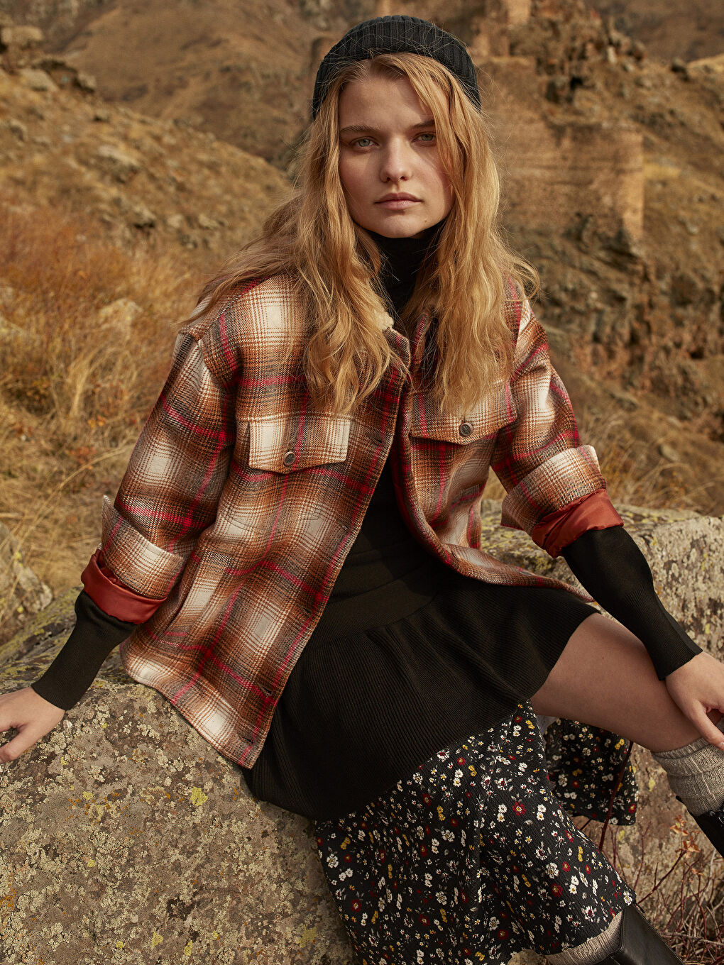 Kahverengi Gömlek Yaka Uzun Kollu Kadın Kaşe Kaban