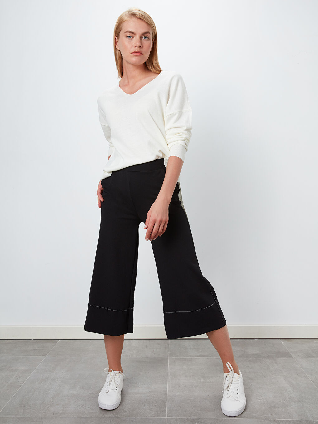 Woman BLACK Trousers-1