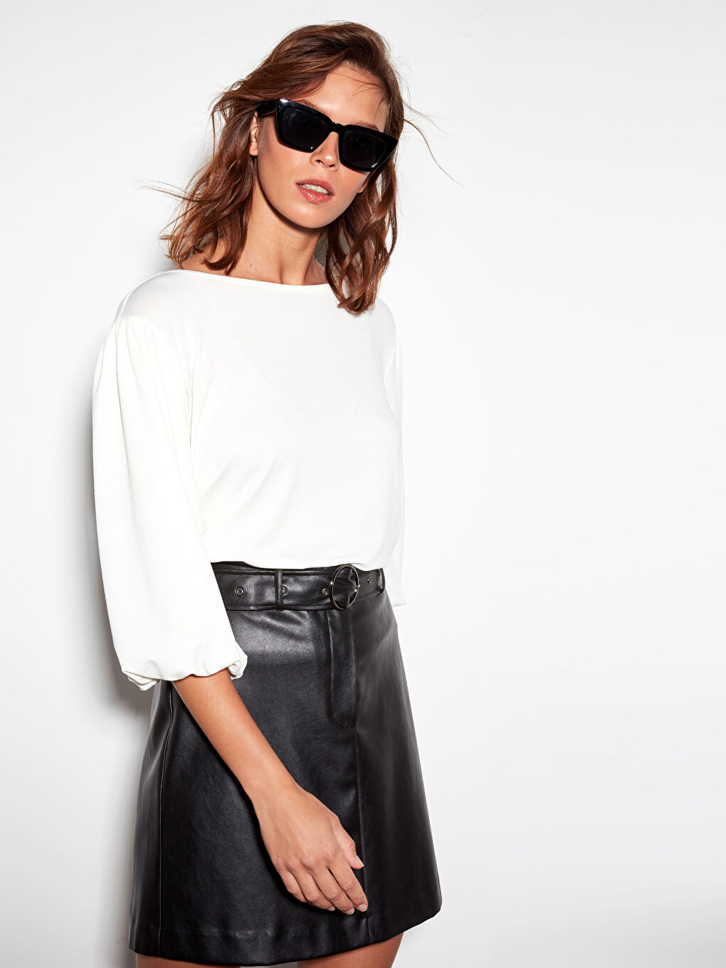 Beyaz V Yaka Uzun Kollu Kadın Tişört-2