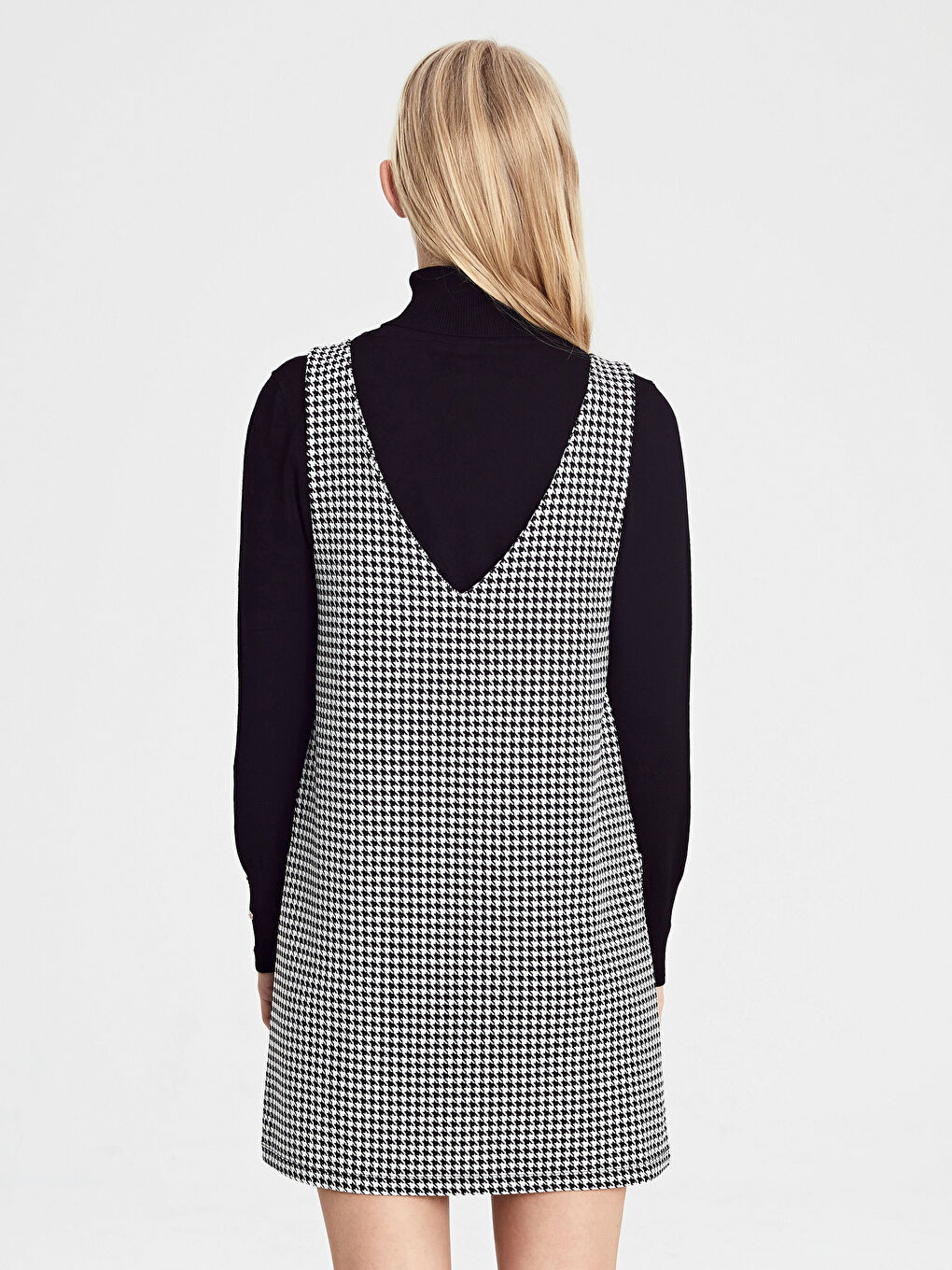 Siyah U Yaka Ekose Askılı Kadın Elbise-2