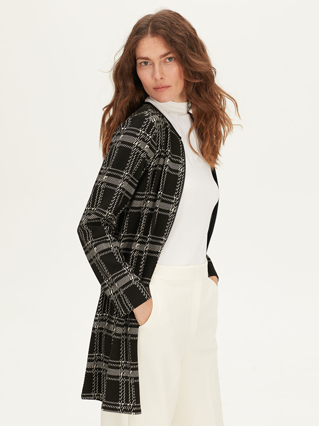 Bej V Yaka Uzun Kollu Kadın Hırka