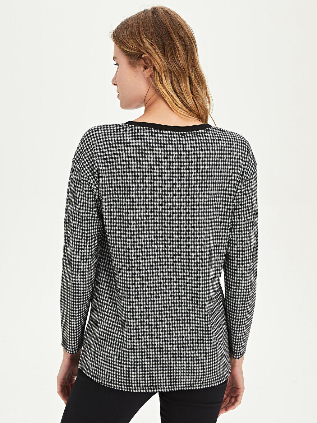 Siyah V Yaka Uzun Kollu Kadın Tişört-2