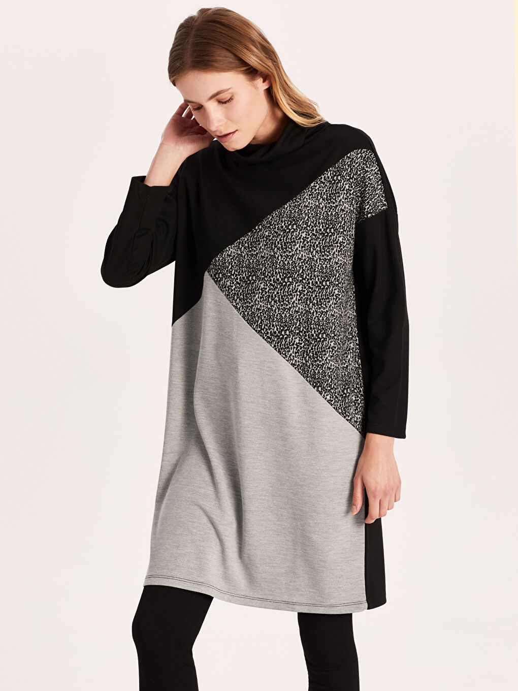 Siyah Jakarlı Tunik