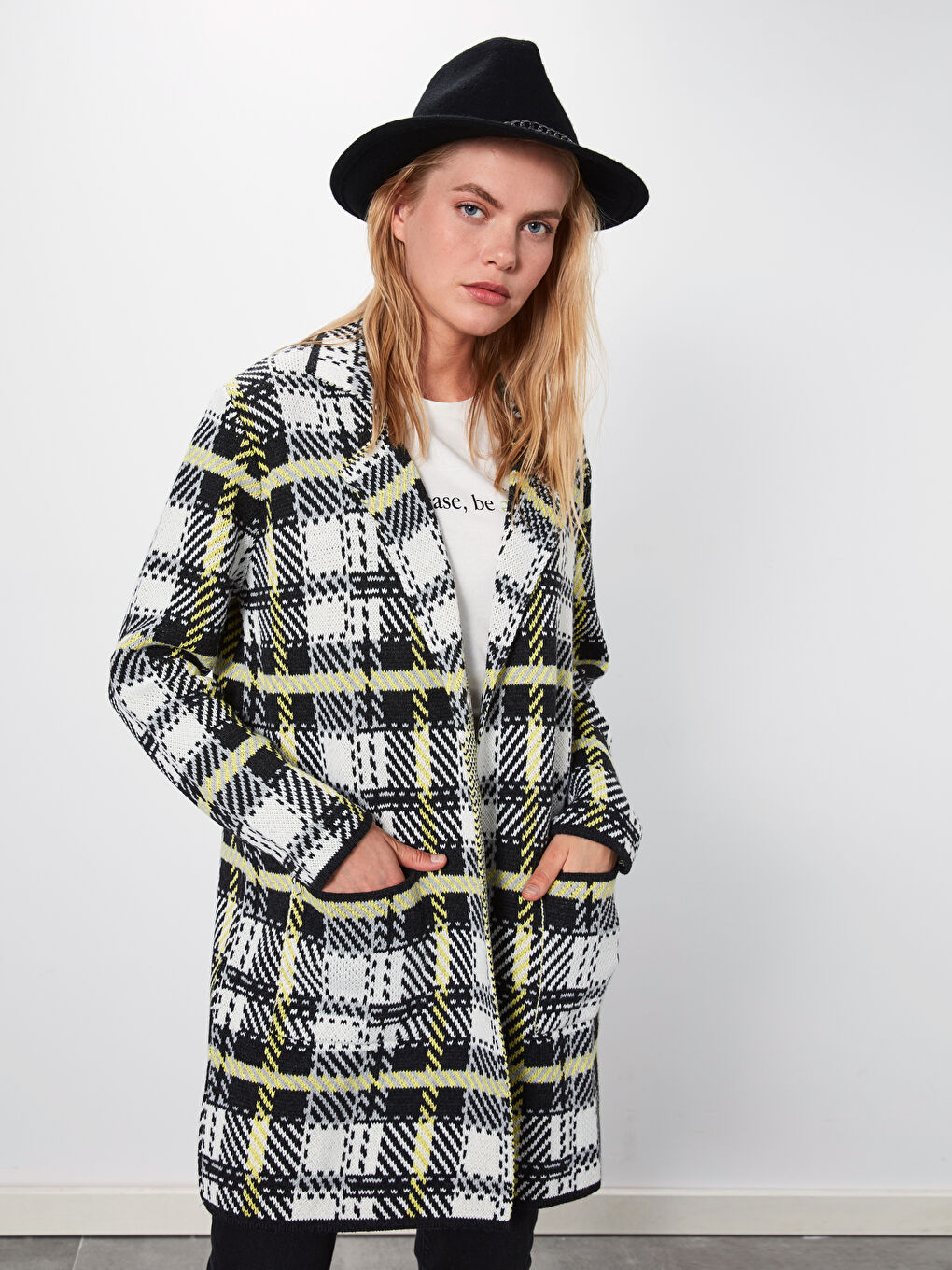 Gri Ceket Yaka Ekoseli Cep Detaylı Uzun Kollu Kadın Triko Hırka-1