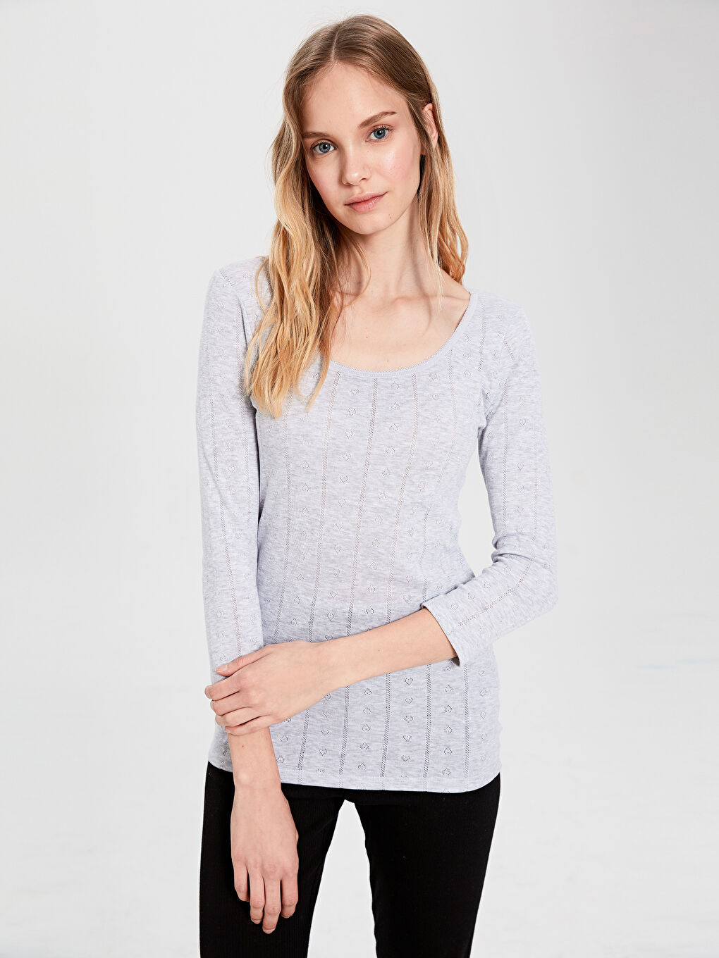 Жіночий термальний атлет з U-подібним вирізом і довгим рукавом-1