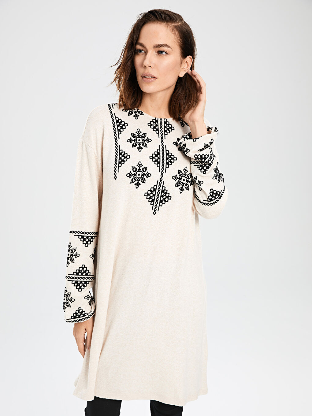 Bej Bisiklet Yaka Baskılı Uzun Kollu Kadın Tunik