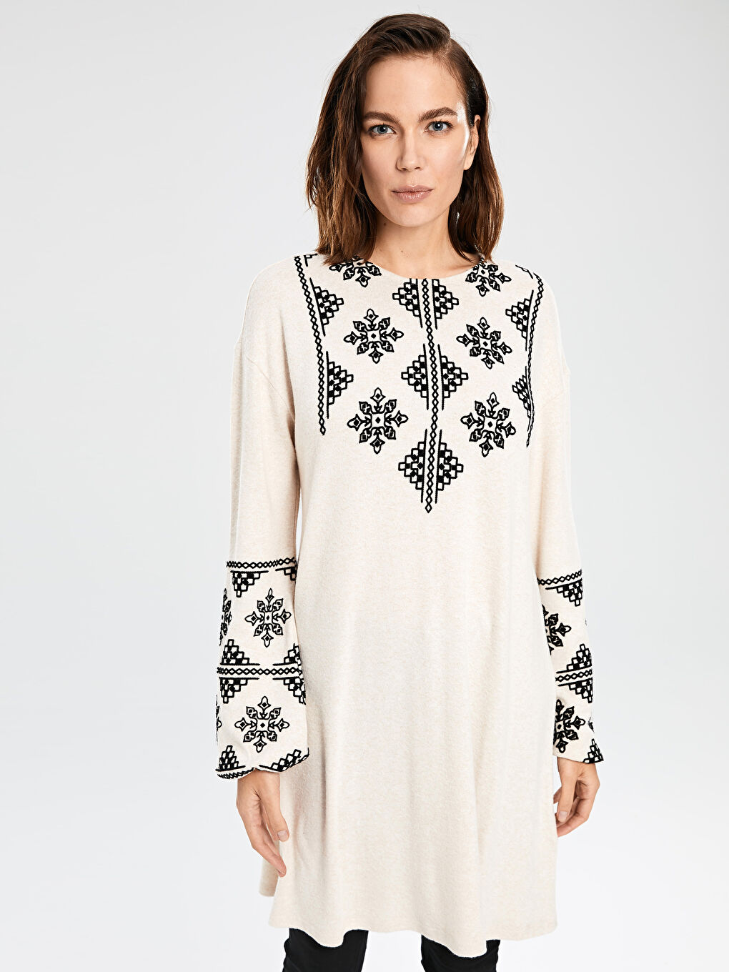 Bej Bisiklet Yaka Baskılı Uzun Kollu Kadın Tunik-1