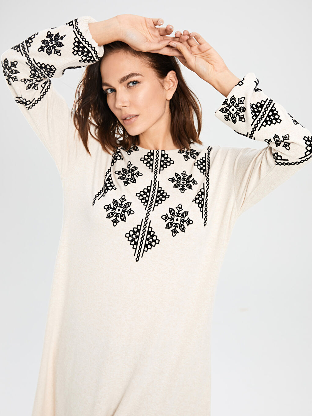 Bej Bisiklet Yaka Baskılı Uzun Kollu Kadın Tunik-2