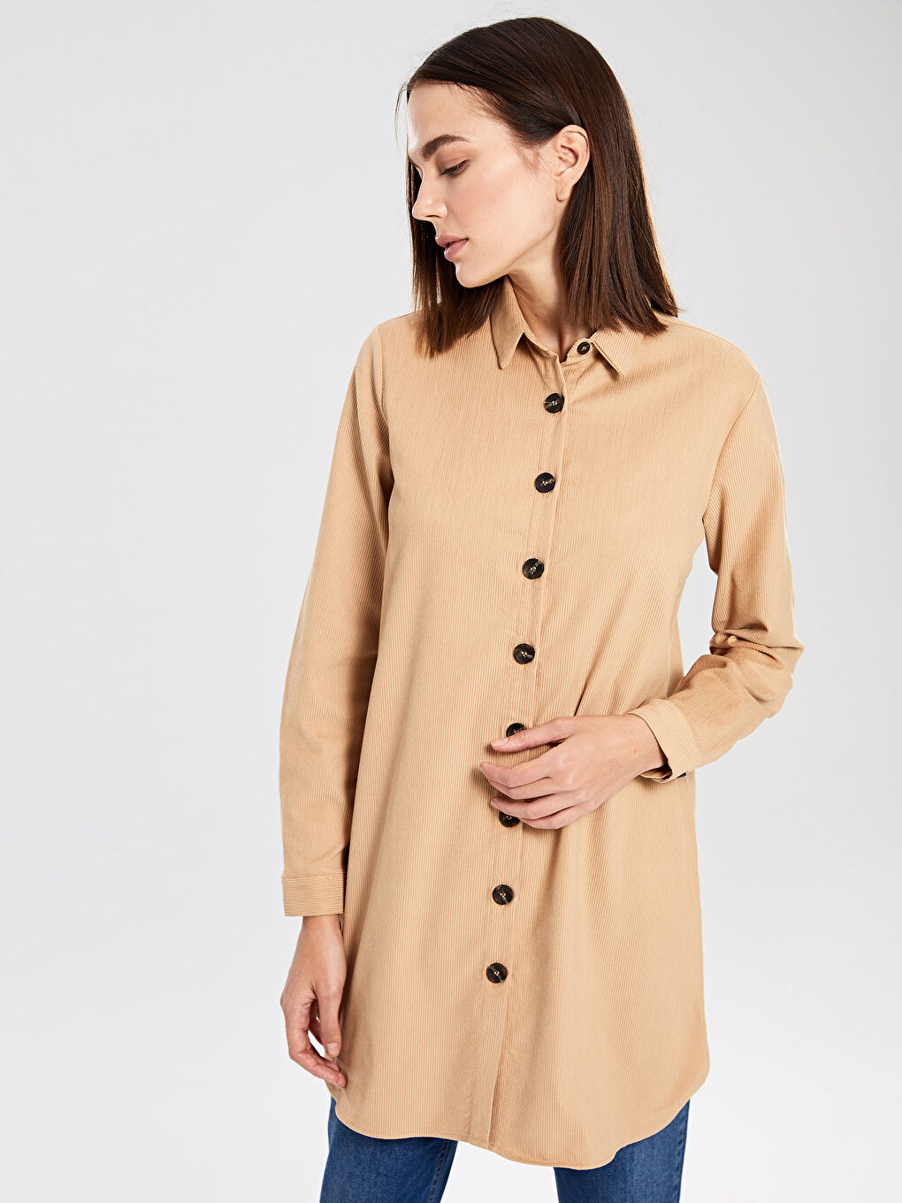 Bej Standart Fit Uzun Kollu Kadife Kadın Düğmeli Kadife Tunik