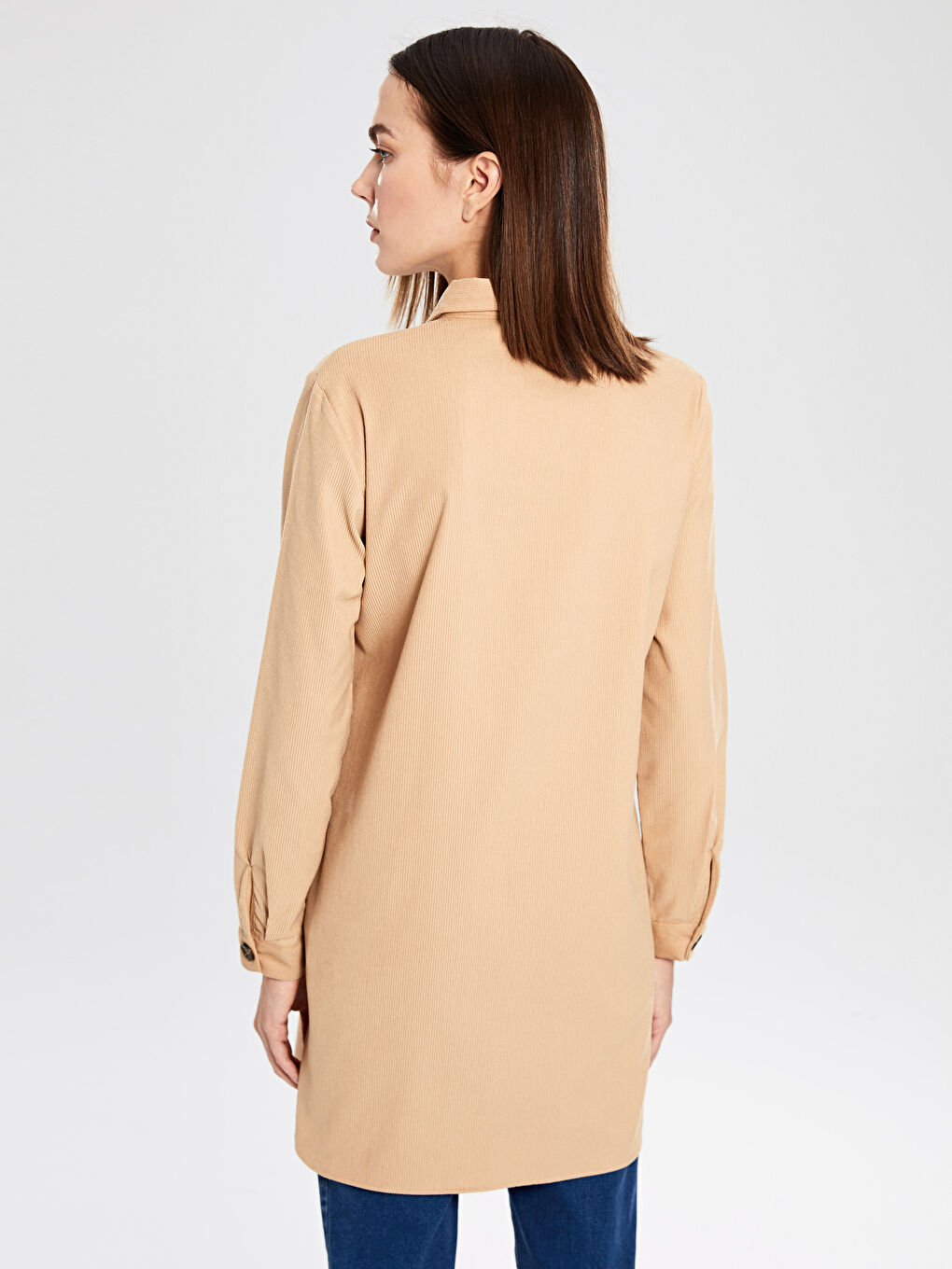 Bej Standart Fit Uzun Kollu Kadife Kadın Düğmeli Kadife Tunik-3