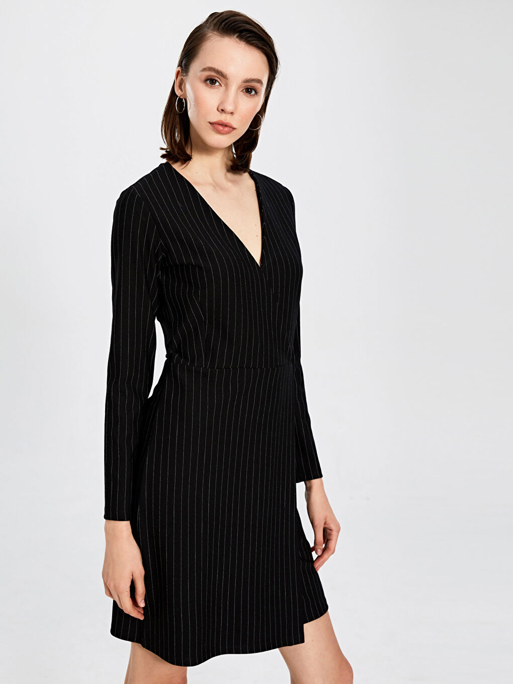 Siyah V Yaka Uzun Kollu Kadın Elbise-1