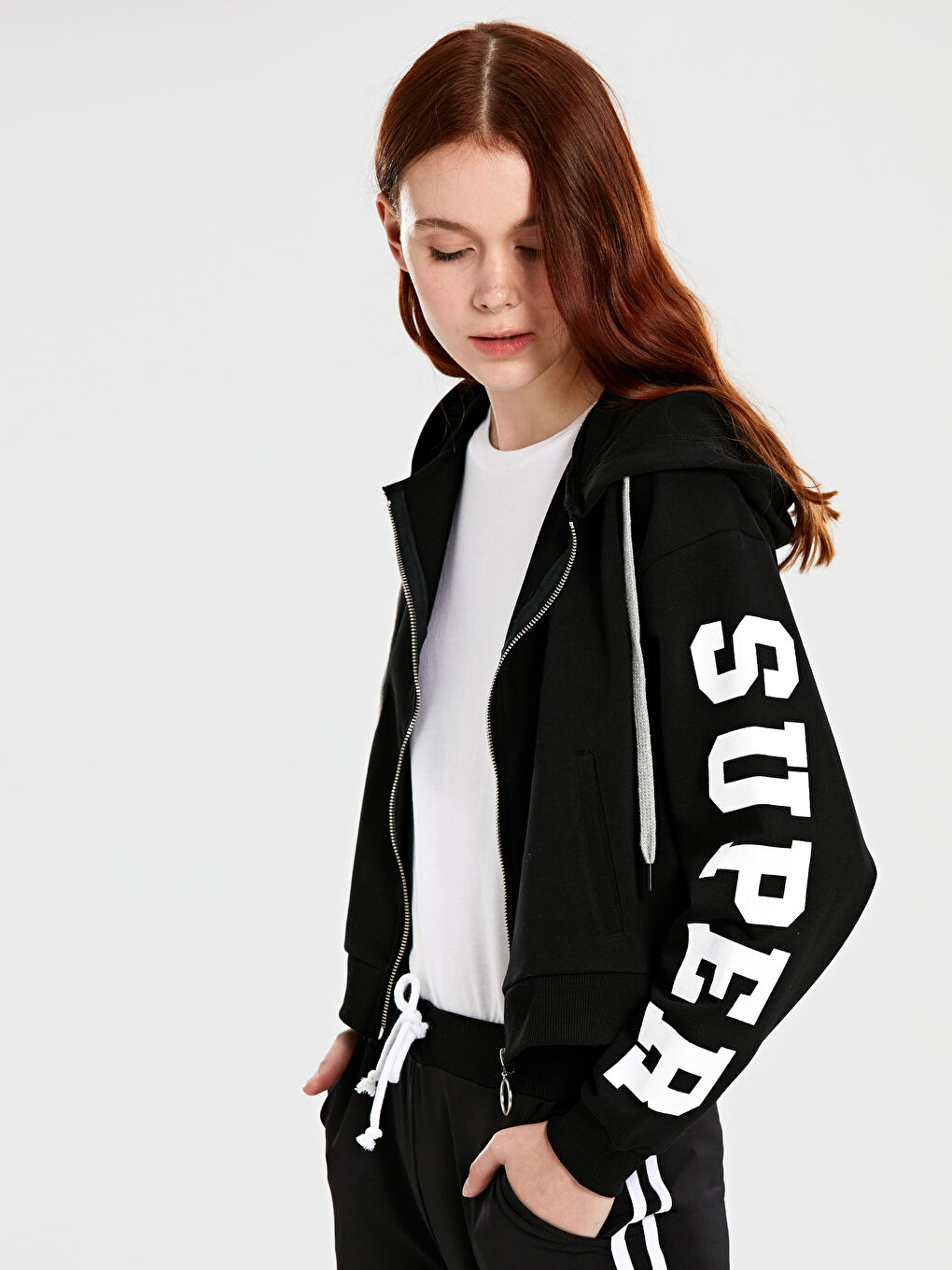 Жена Черно Суитшърт с цип-2