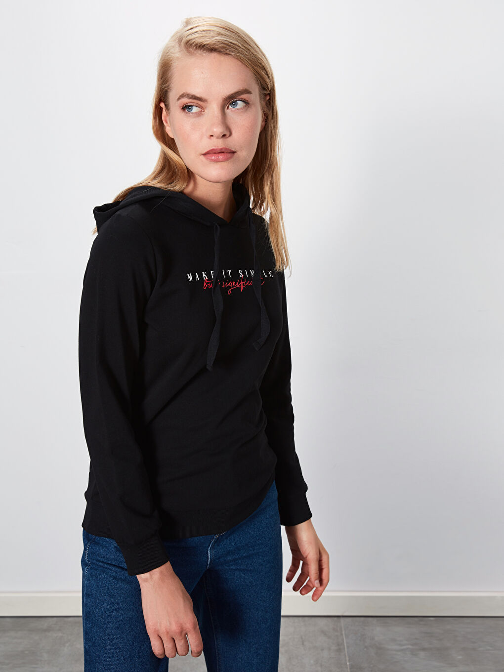 Siyah Kapüşonlu Sweatshirt Kumaşı Kadın Sweatshirt