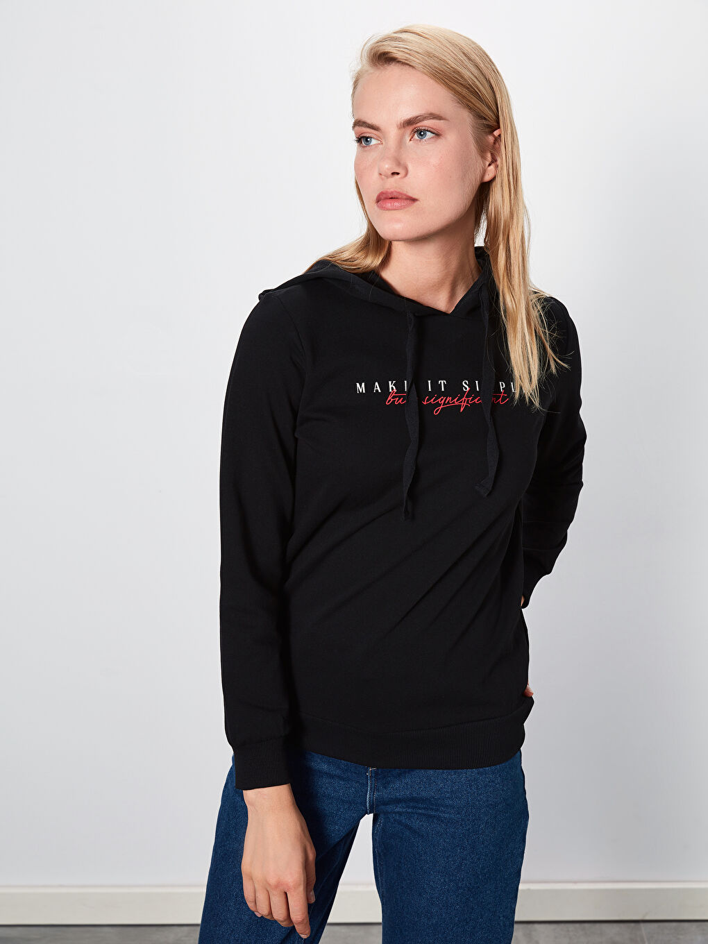 Siyah Kapüşonlu Sweatshirt Kumaşı Kadın Sweatshirt-1