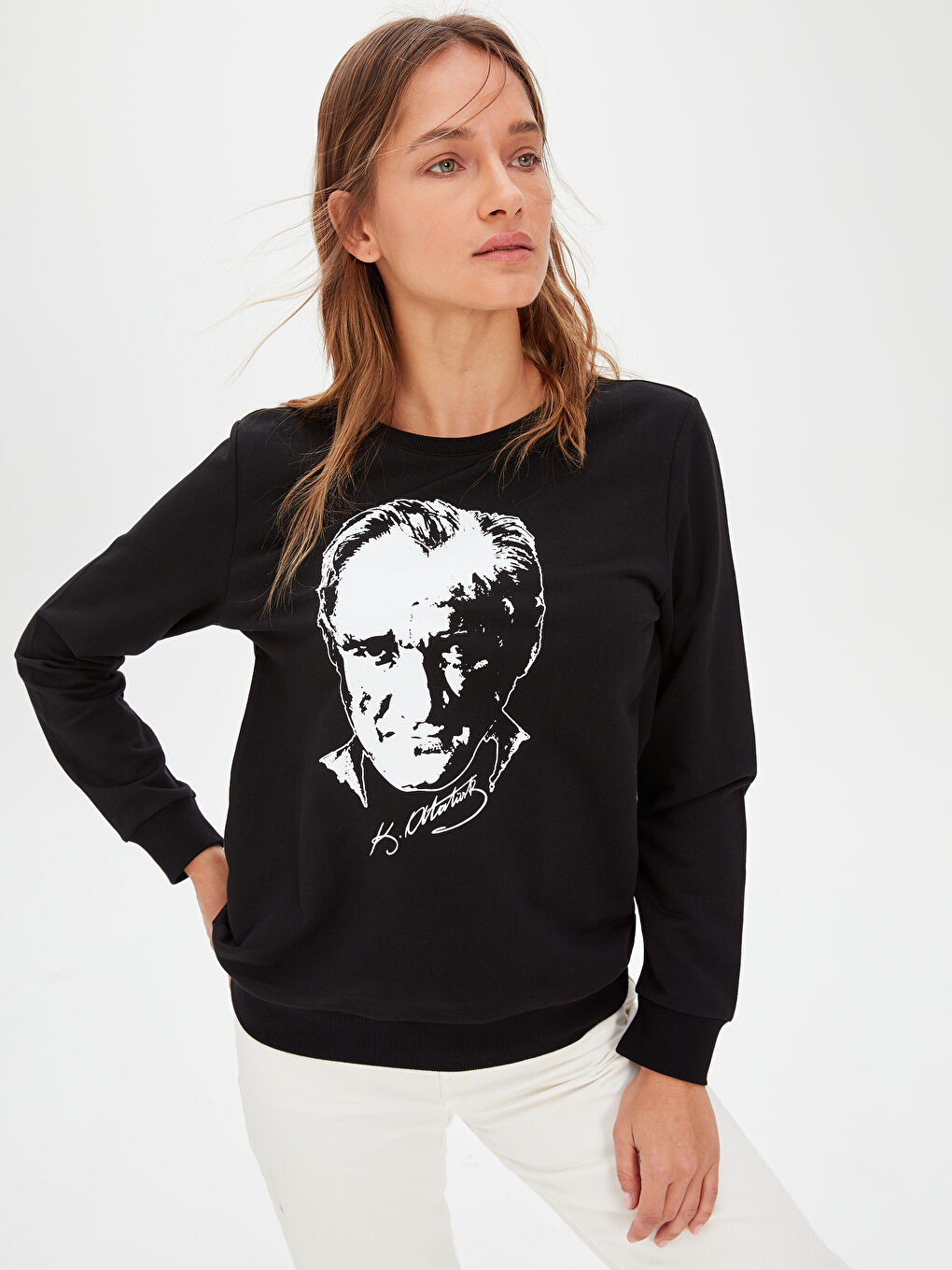 Siyah Atatürk Portresi Baskılı Pamuklu Sweatshirt