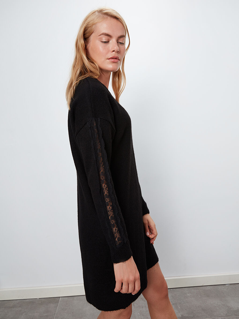 Siyah V Yaka Uzun Kollu Kadın Elbise-1