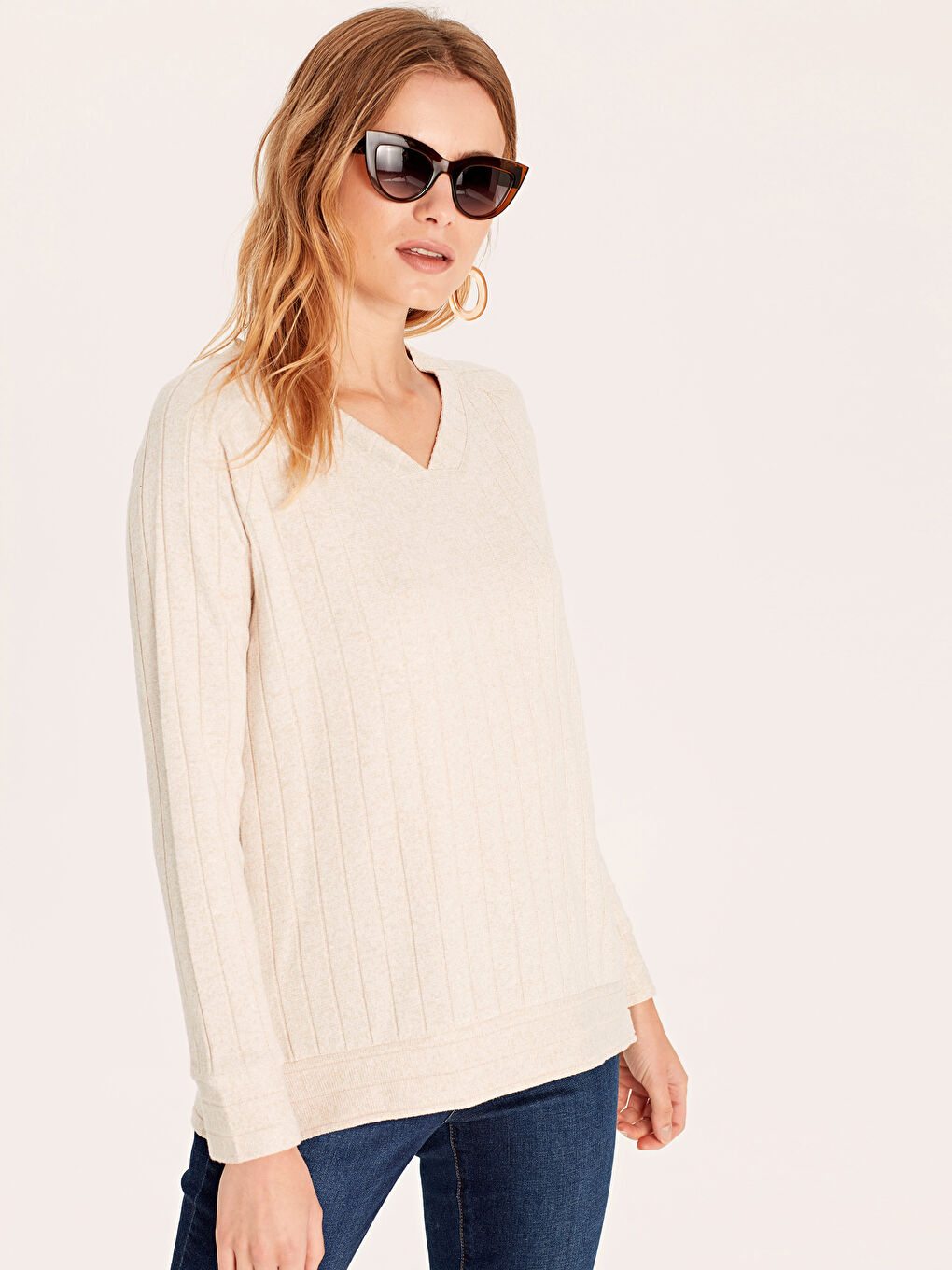 Bej V Yaka Uzun Kollu Kadın Tişört
