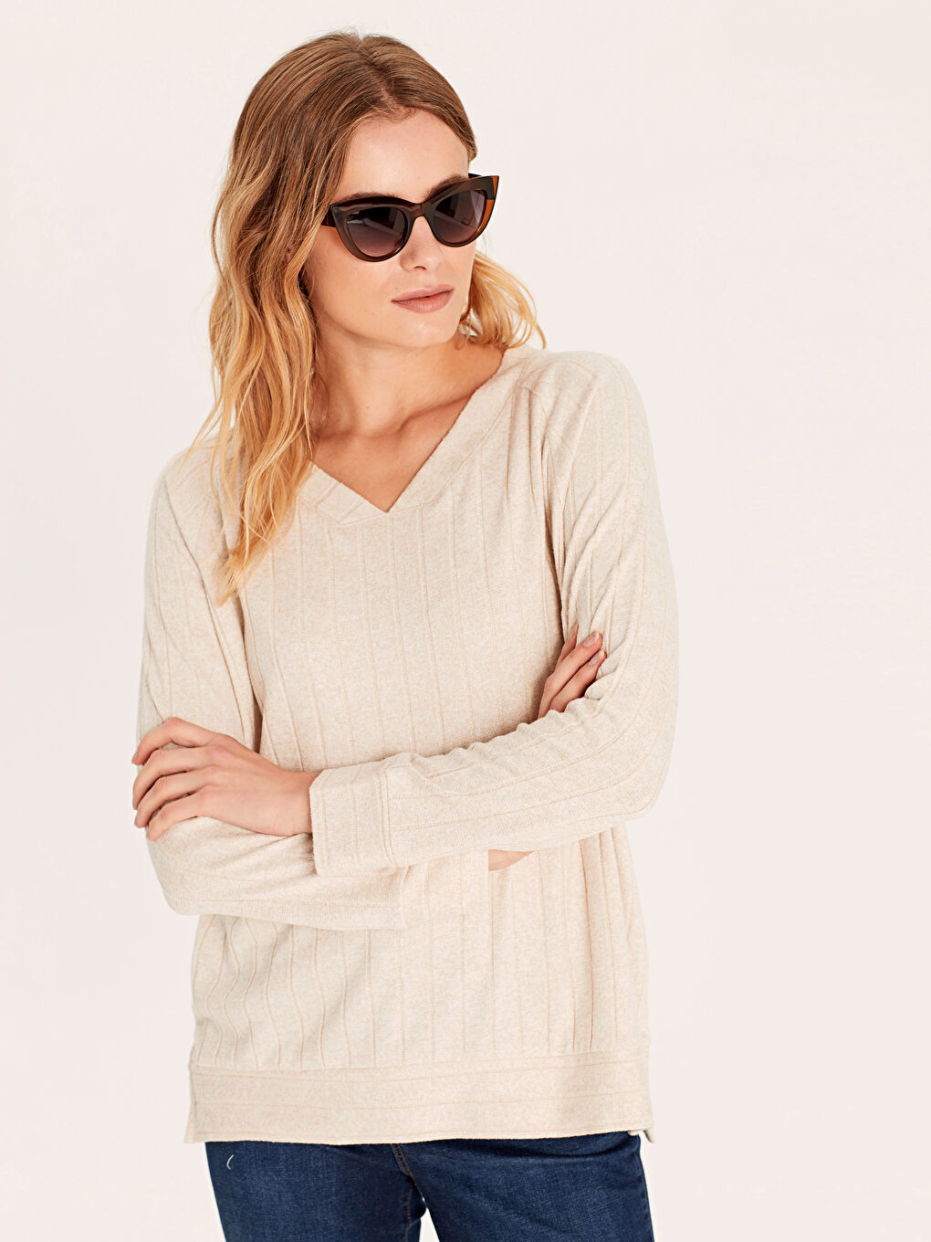Bej V Yaka Uzun Kollu Kadın Tişört-2