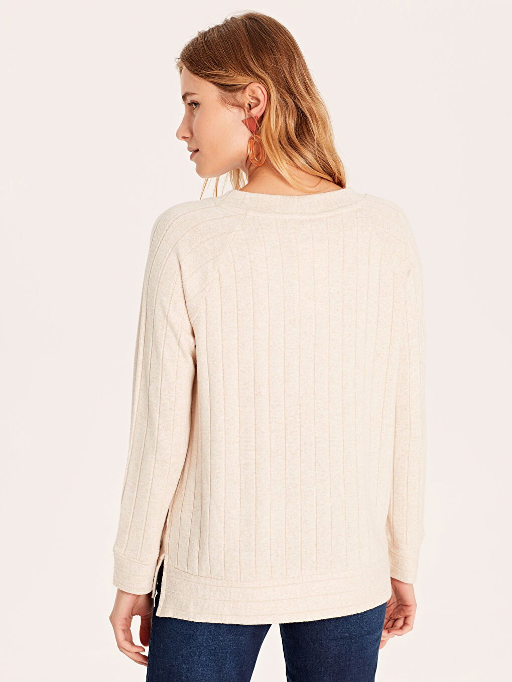 Bej V Yaka Uzun Kollu Kadın Tişört-3