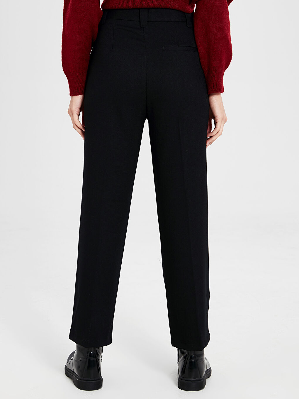 Siyah Kuşaklı Düz Paça Kadın Pantolon-2