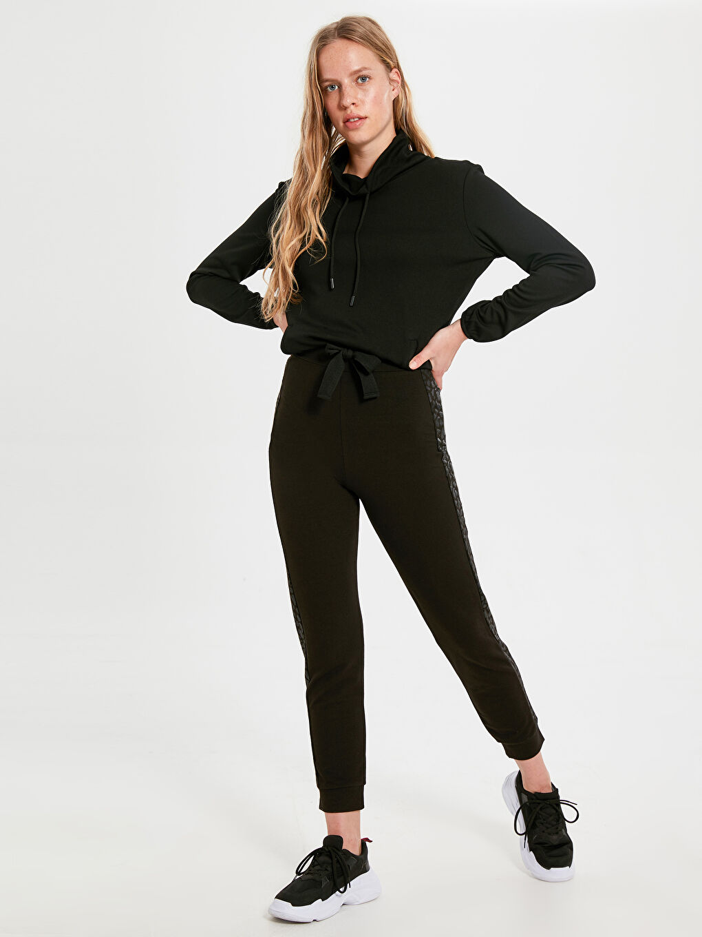 Woman BLACK Sweatpants-1