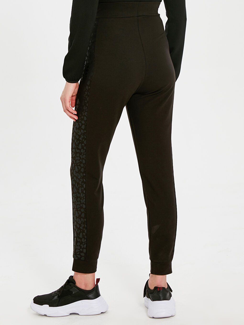 Woman BLACK Sweatpants-2