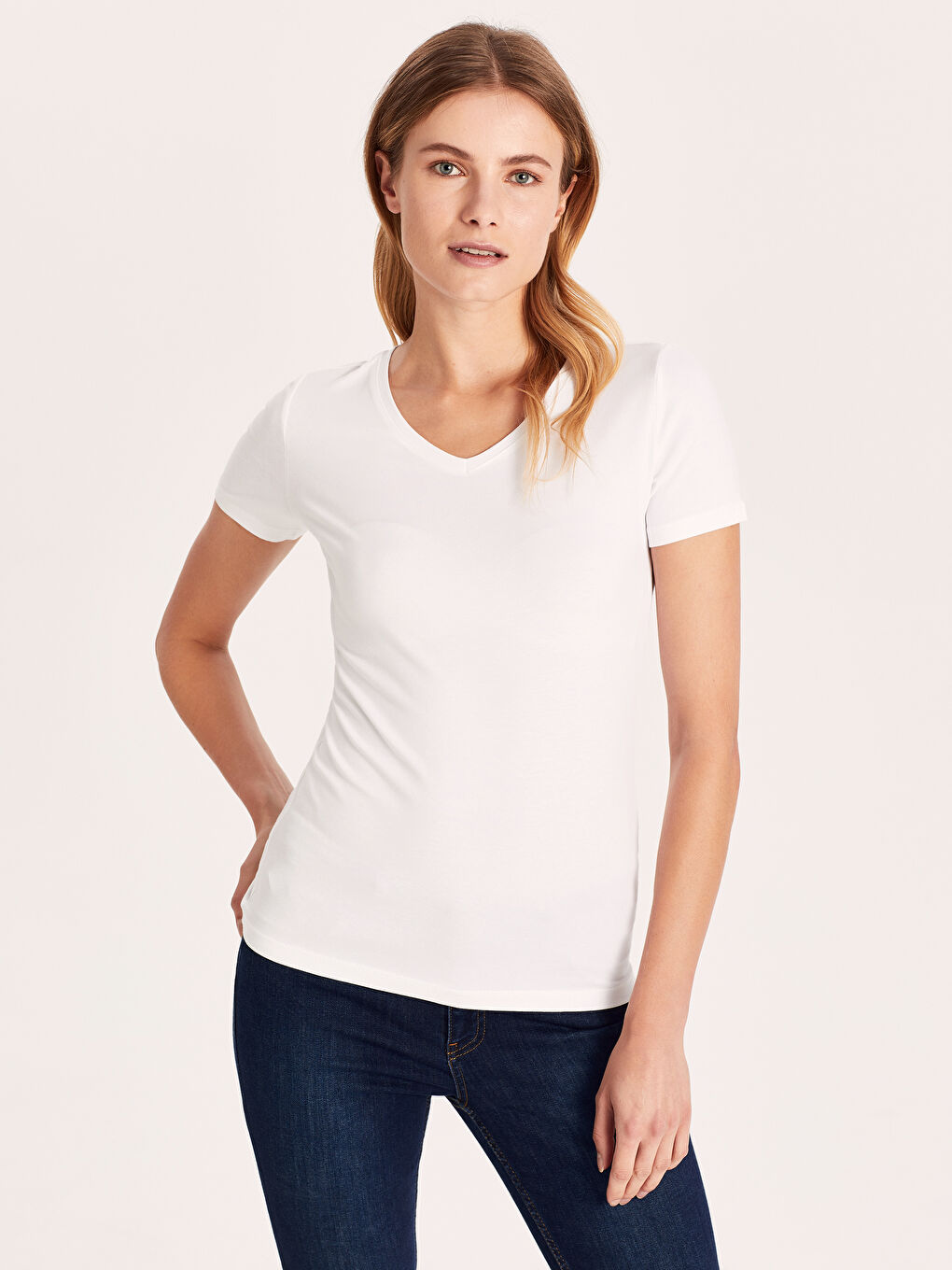 تي شيرت أبيض نساء