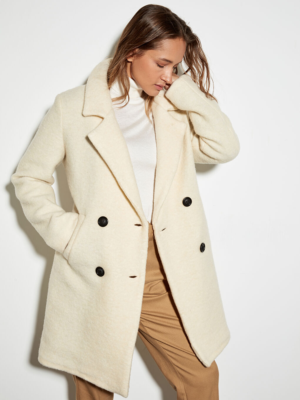 Ekru Gömlek Yaka Düz Uzun Kollu Kadın Kaşe Kaban-1