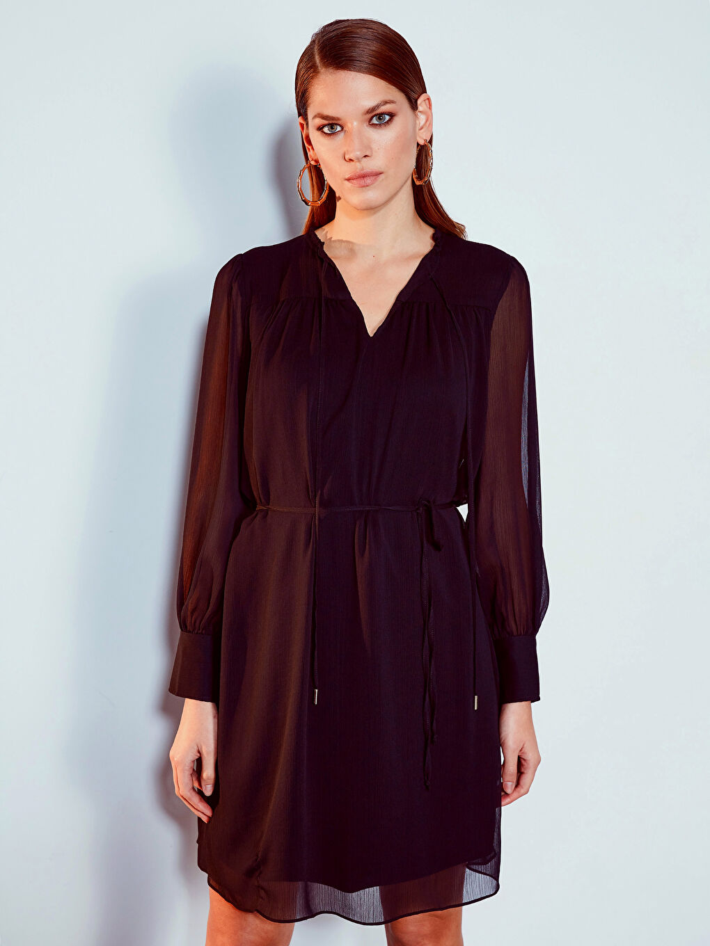 Siyah Kayık Yaka Standart Fit Uzun Kollu Şifon Kadın Elbise