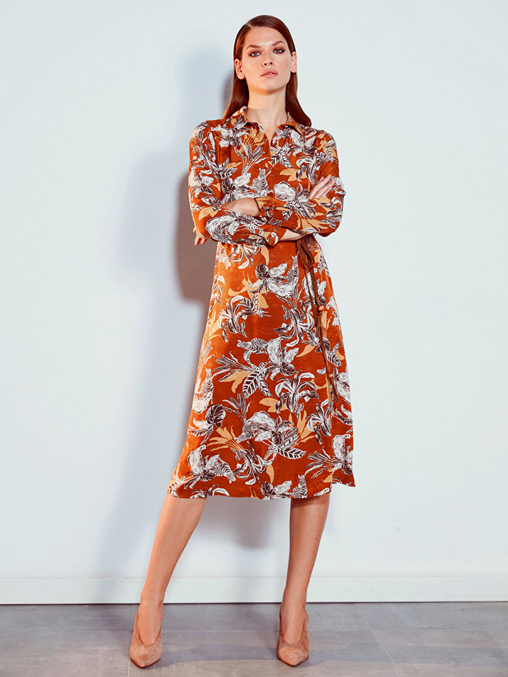 Kahverengi Uzun Kollu Saten Kadın Gömlek Elbise-1