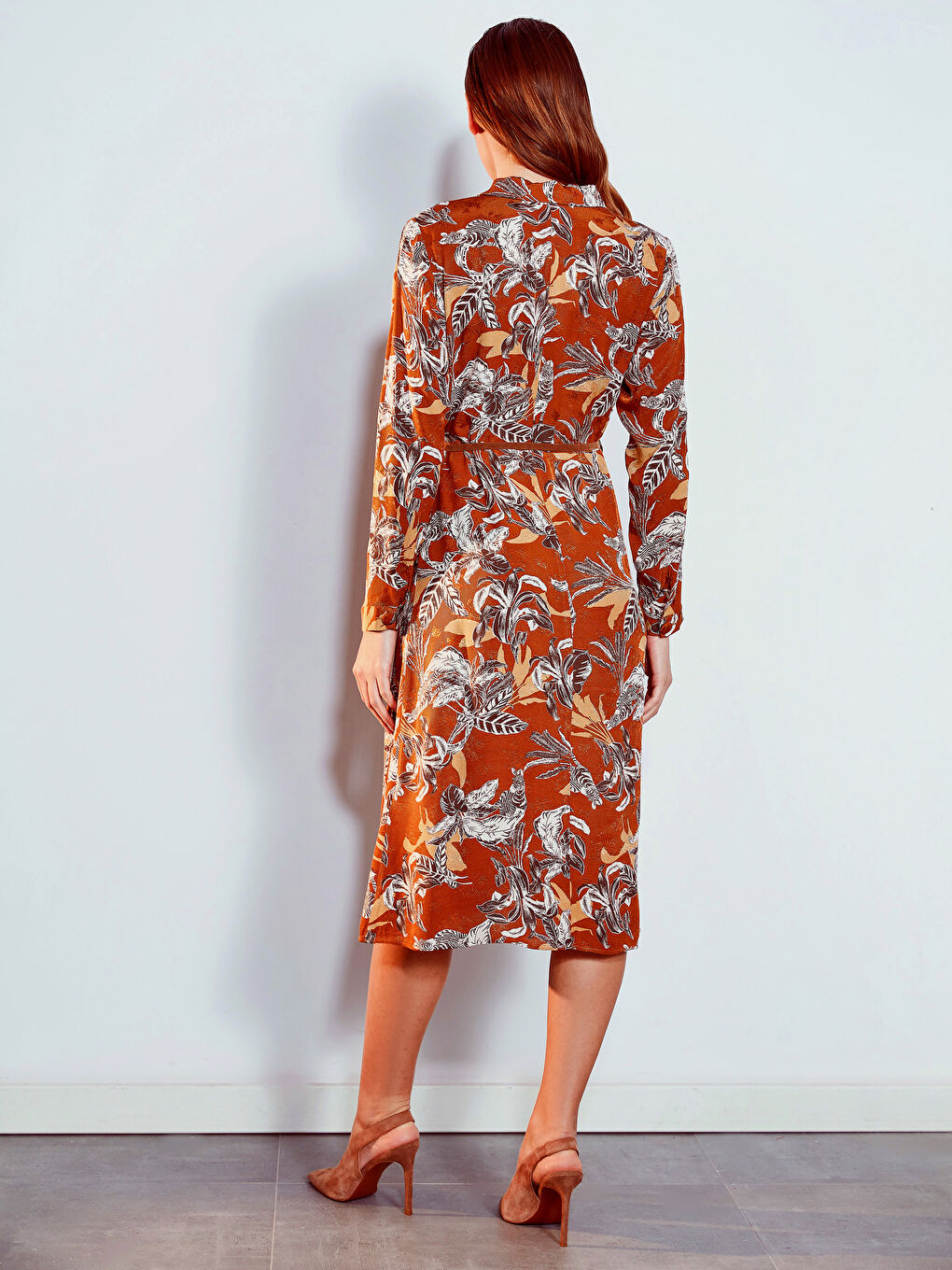 Kahverengi Uzun Kollu Saten Kadın Gömlek Elbise-3