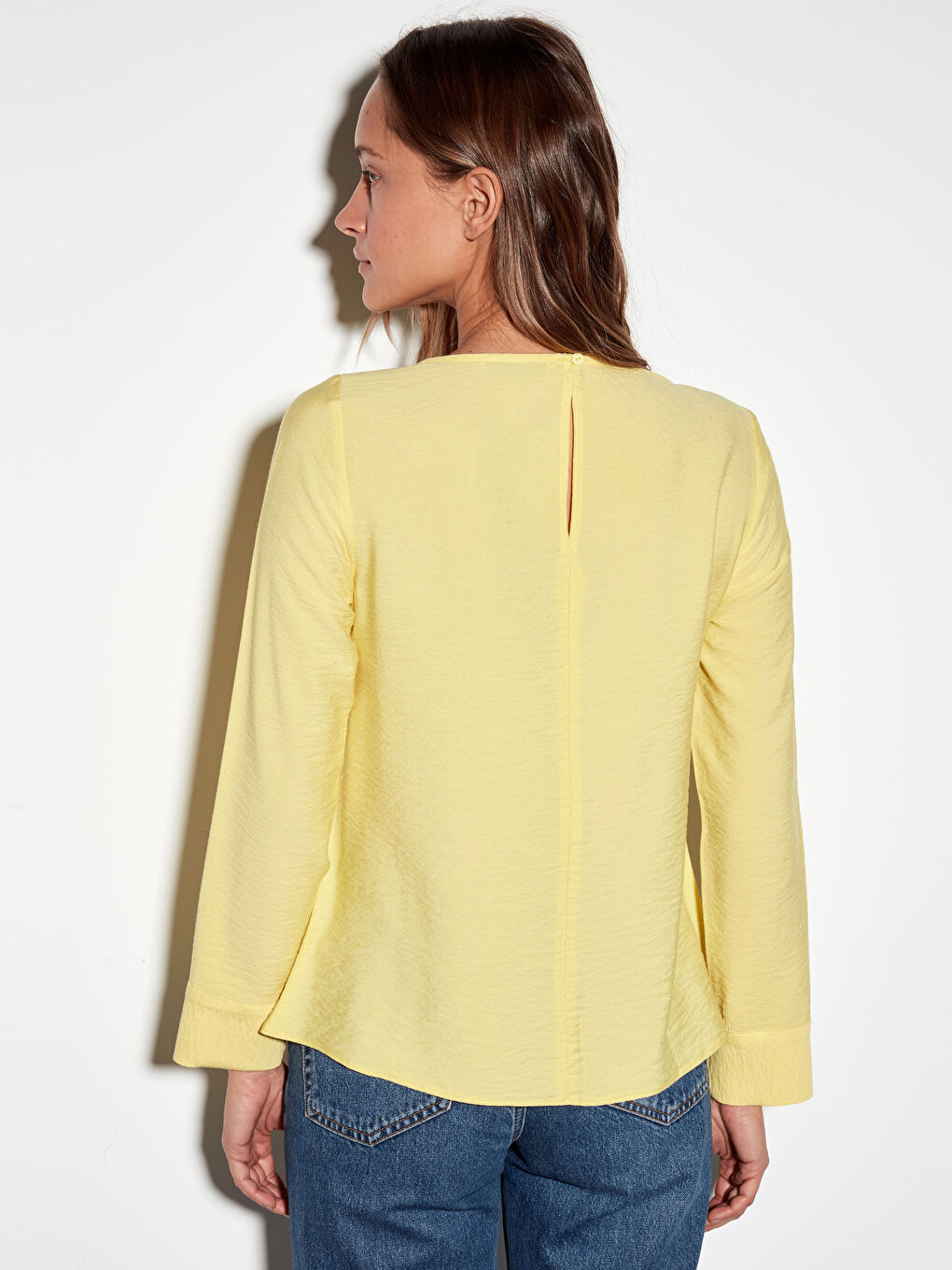 Sarı Düğme Detaylı Uzun Kollu Kadın Viskon Bluz-2