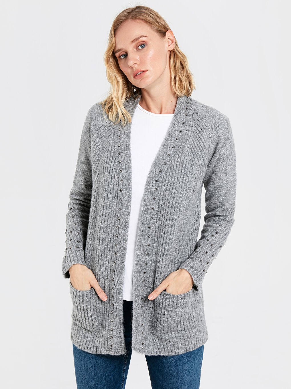 Gri Boncuk İşlemeli Uzun Kollu Kadın Triko Hırka-1