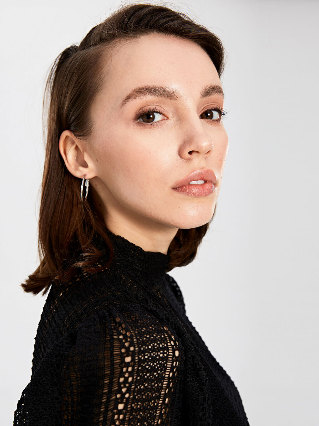 Өрнекті және биік жағалы жемпір-3