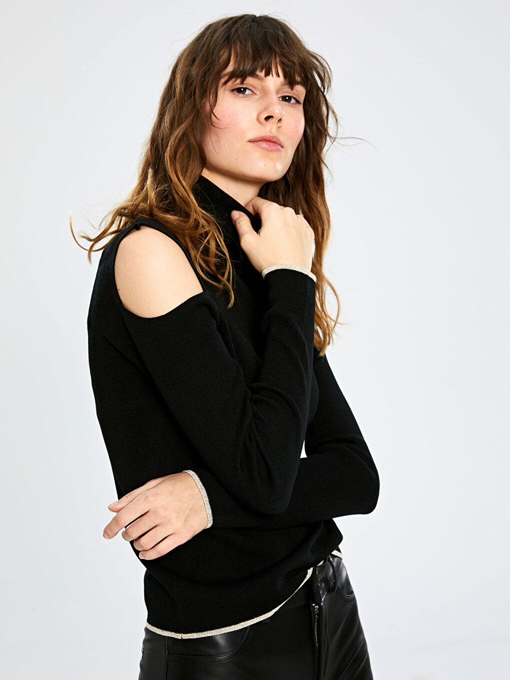 Siyah Balıkçı Yaka Uzun Kollu Kadın Kazak