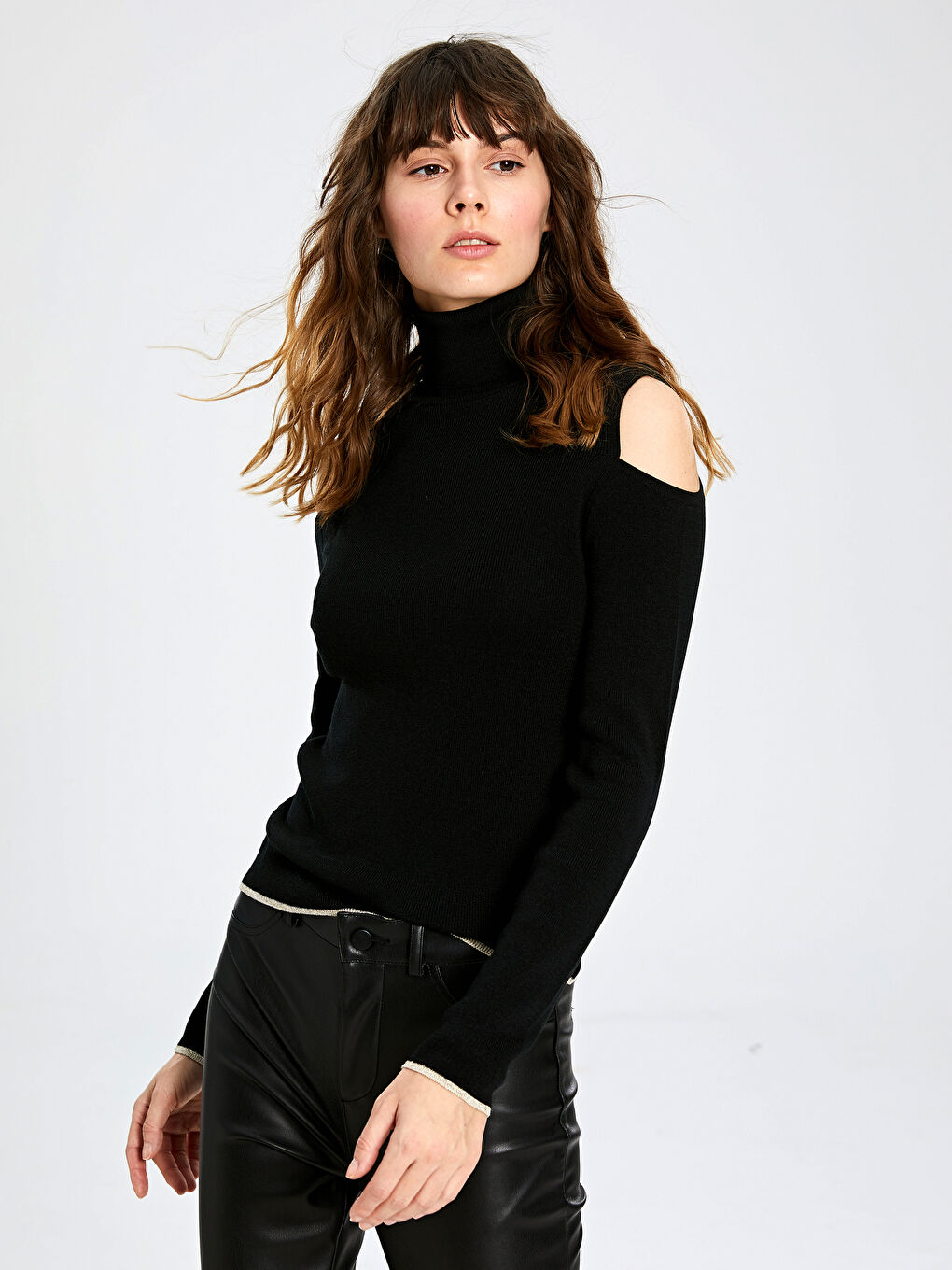 Siyah Balıkçı Yaka Uzun Kollu Kadın Kazak-2