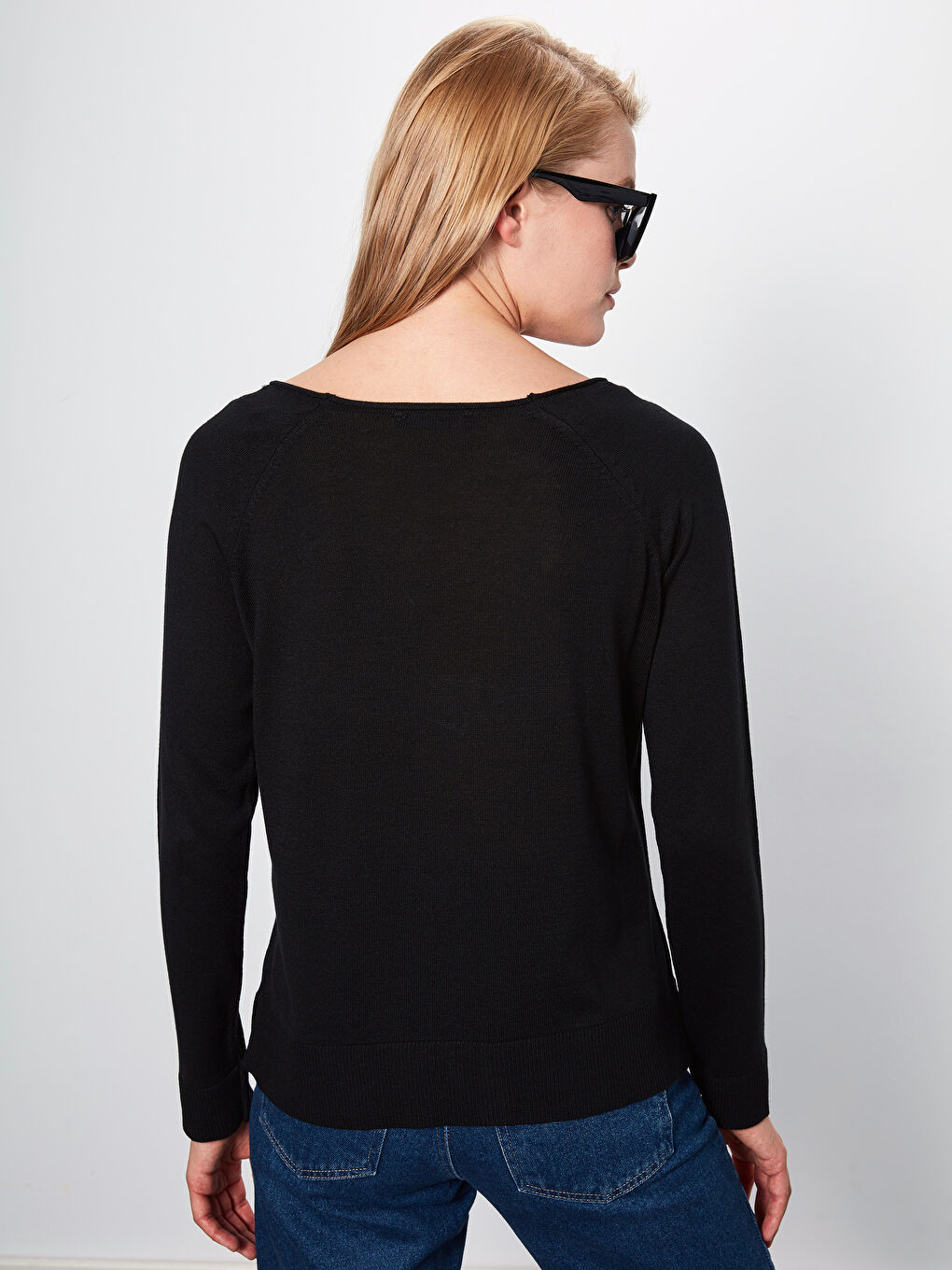 Siyah Bisiklet Yaka Kol Ucu Düğme Detaylı Kadın Triko Kazak-2