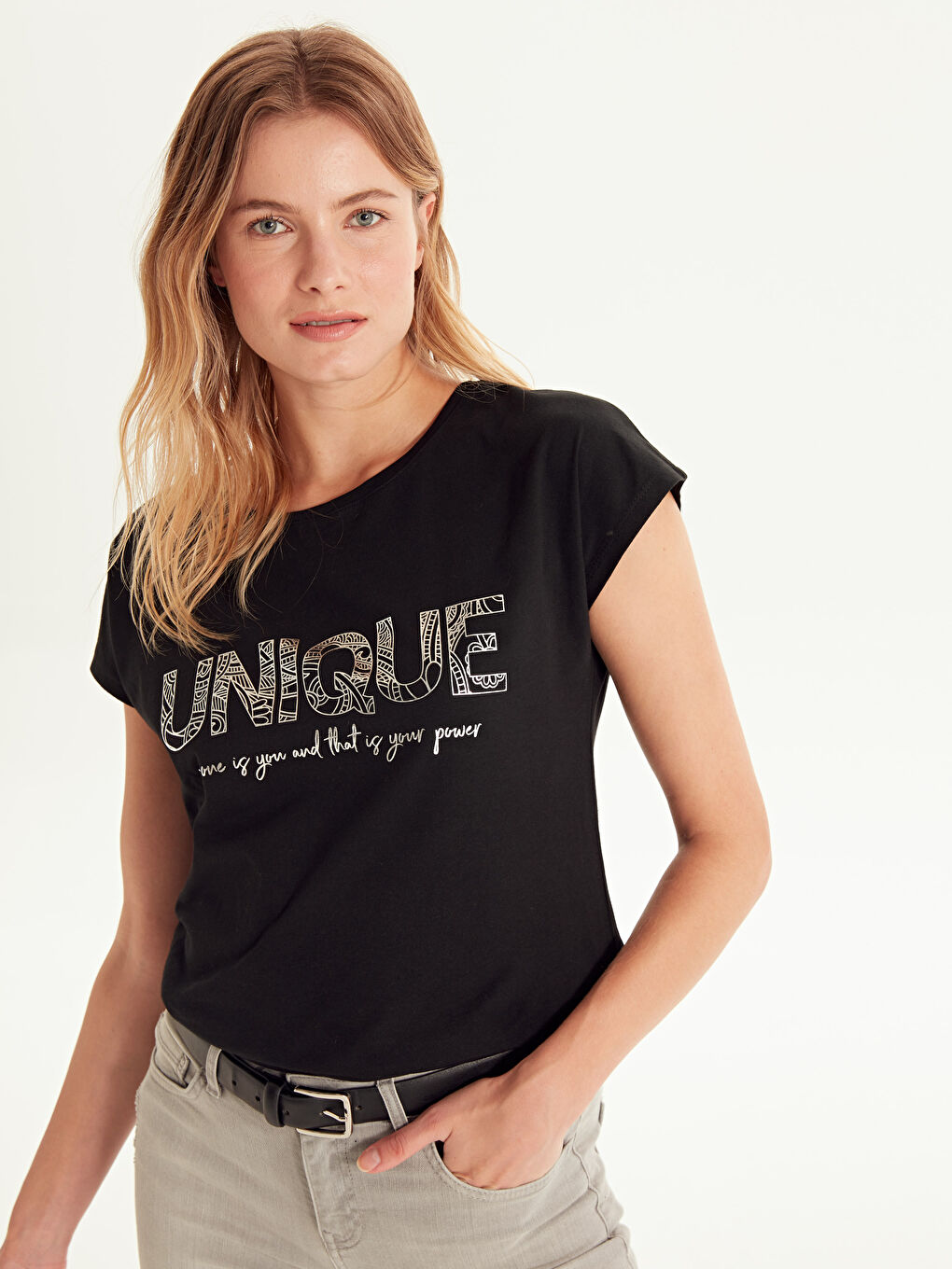 Siyah Bisiklet Yaka Baskılı Kısa Kollu Pamuklu Kadın Tişört-1