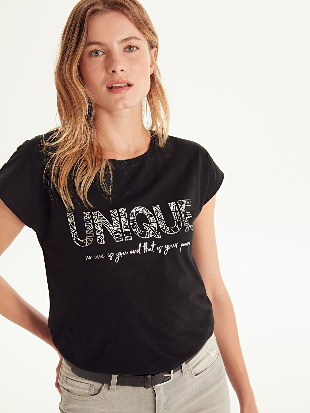 Siyah Bisiklet Yaka Baskılı Kısa Kollu Pamuklu Kadın Tişört-2