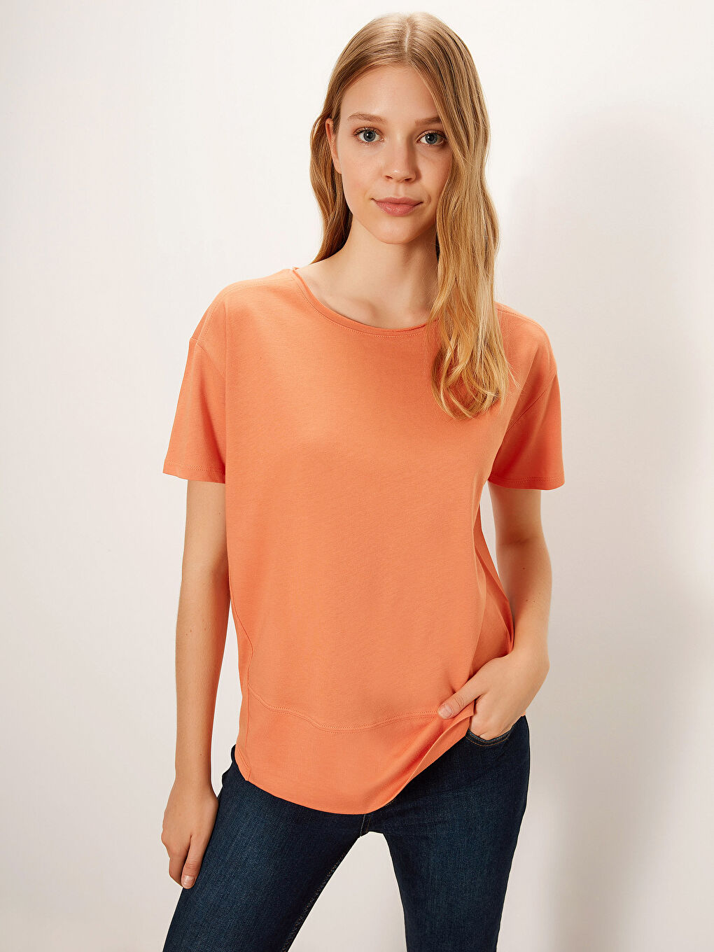 Turuncu Bisiklet Yaka Düz Kısa Kollu Pamuklu Kadın Tişört