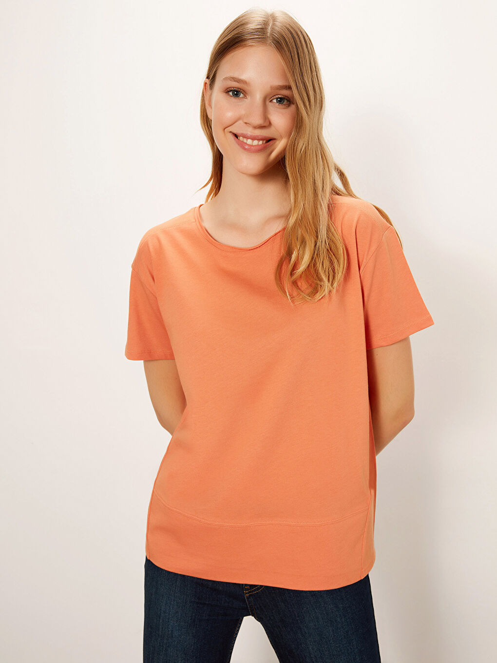 Turuncu Bisiklet Yaka Düz Kısa Kollu Pamuklu Kadın Tişört-1