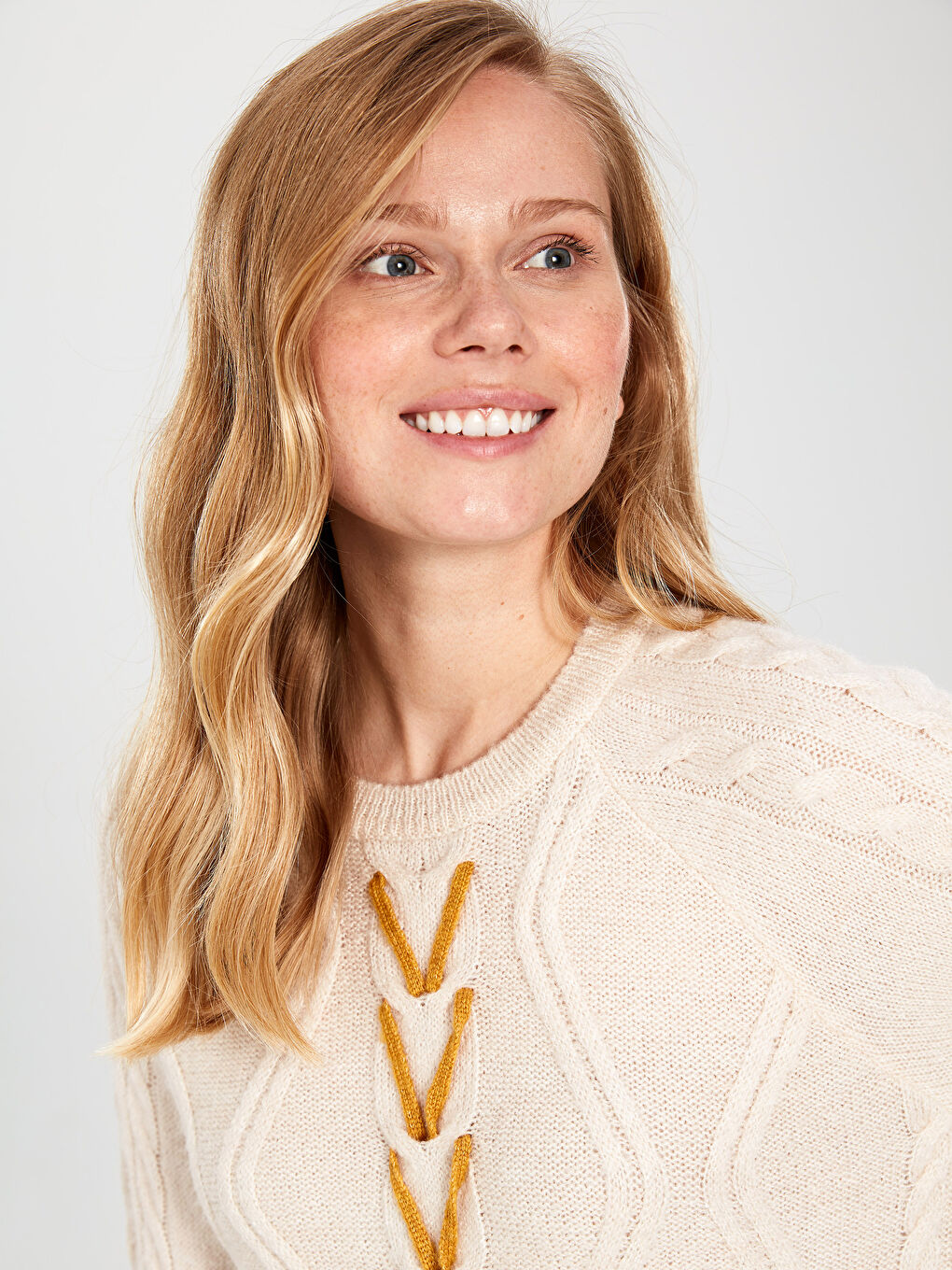 Дөңгелек жағалы әйелдерге арналған жемпір-2