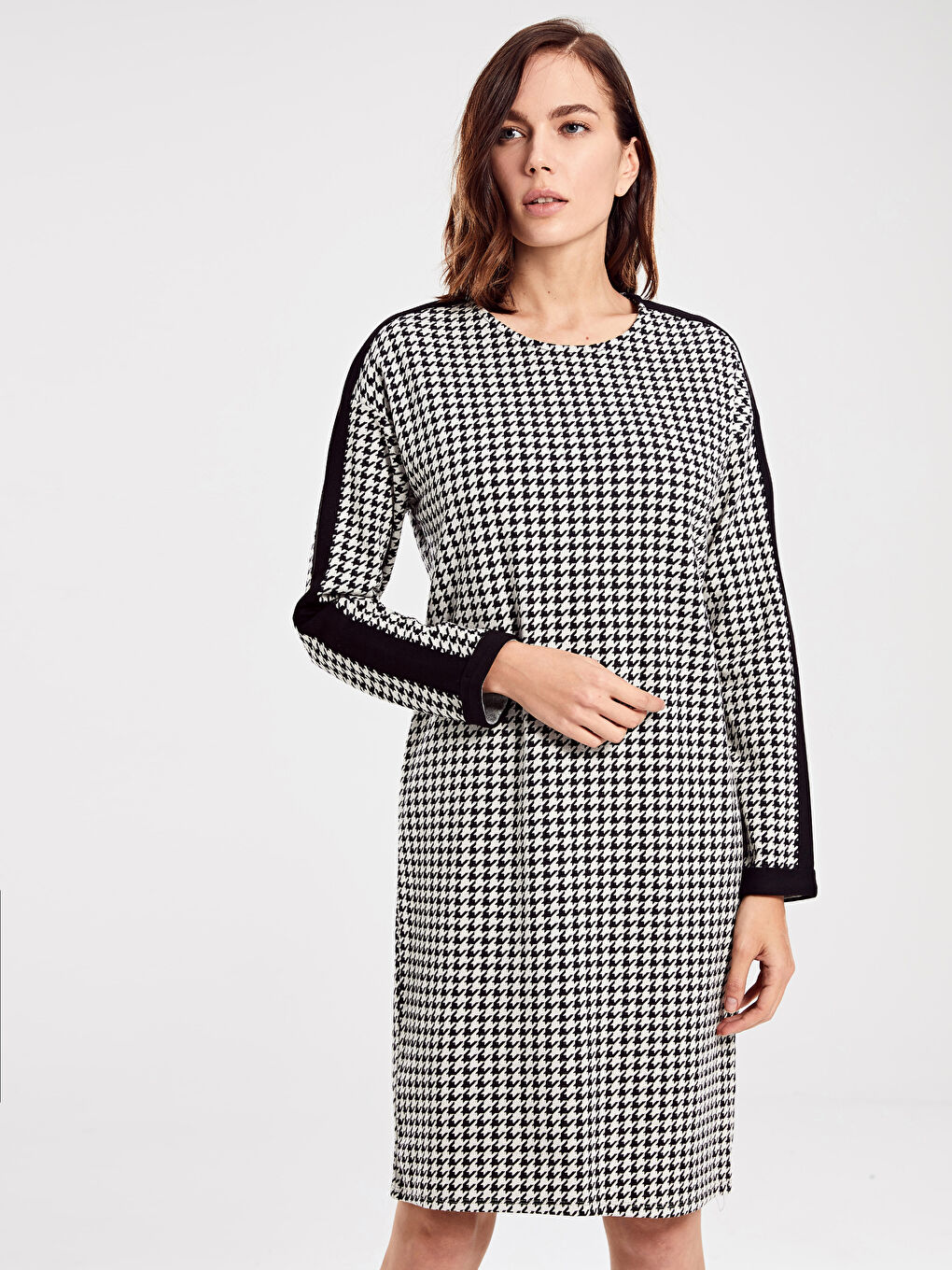 Siyah Kaz Ayağı Desenli Uzun Kollu Kadın Elbise-1