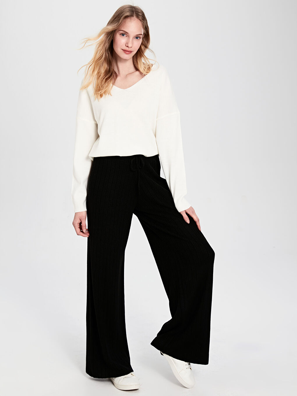 Siyah Standart Fit Kadın Pantolon-1