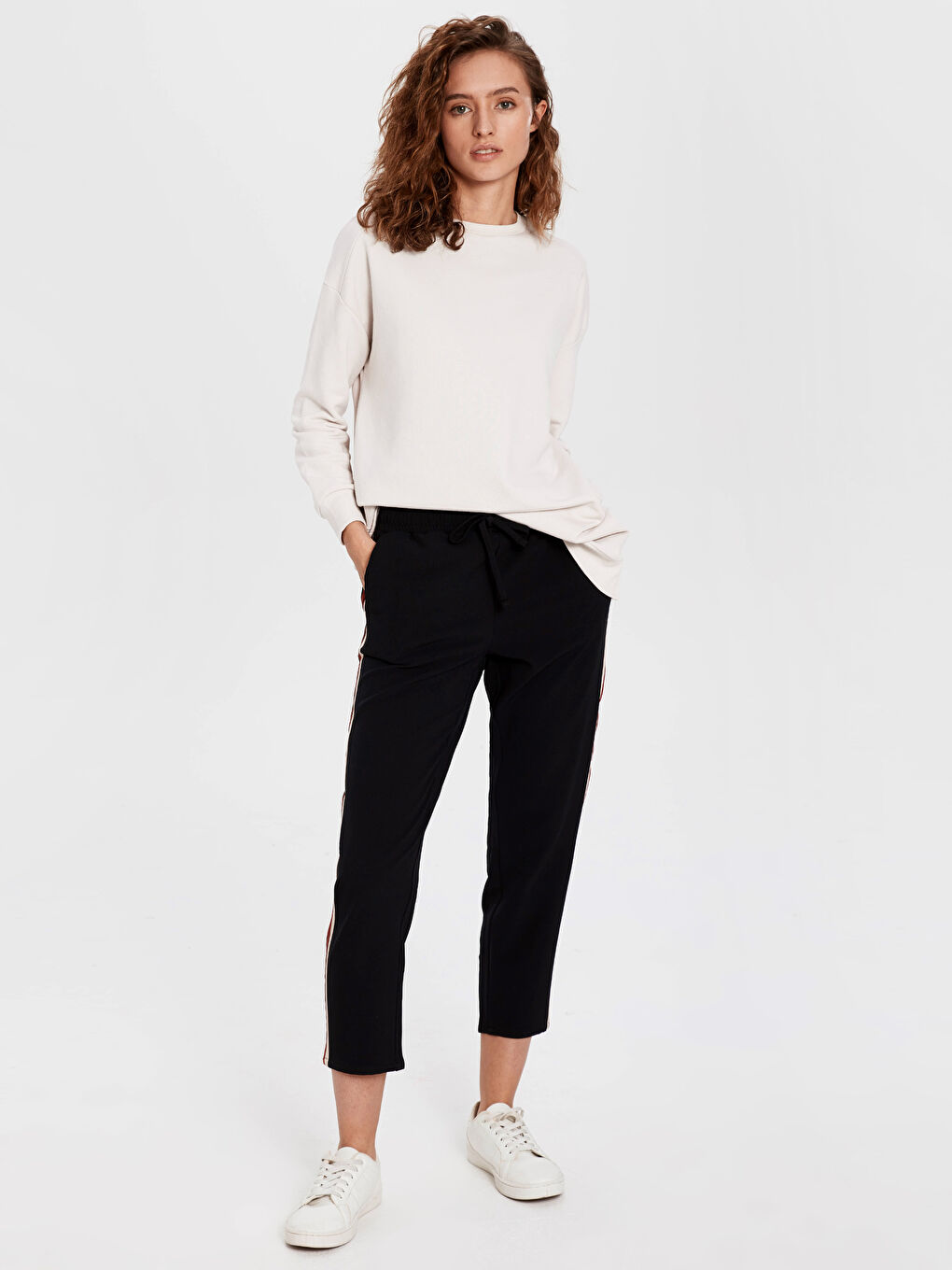 Siyah Rahat Kalıp Kadın Pantolon