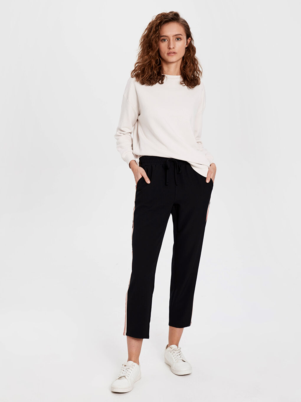 Siyah Rahat Kalıp Kadın Pantolon-1